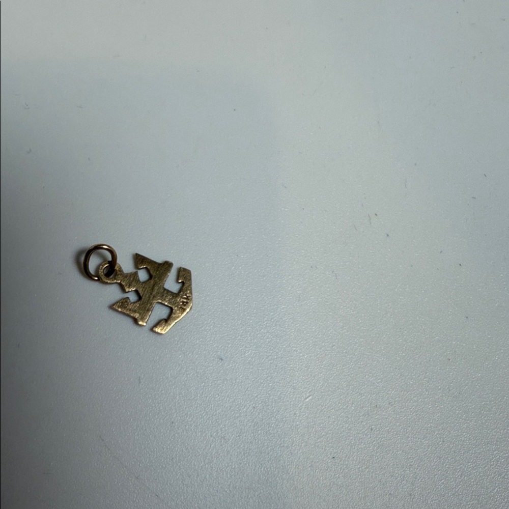 Gold Pendant Necklace